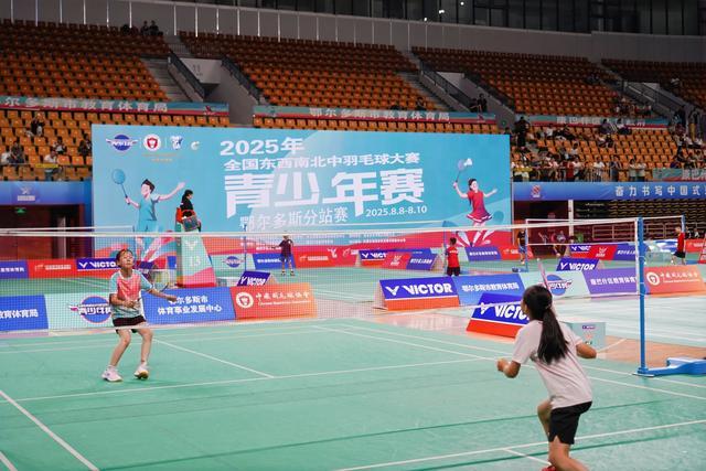 人文氛围和, 强的拼搏精, 抖擞