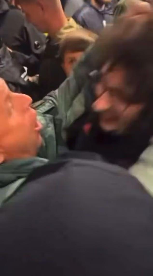 德球场通道, dingy